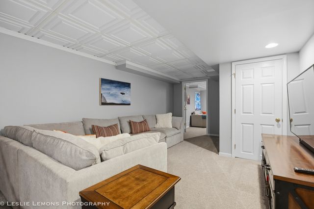 386 Hoyer Court, Naperville, IL 60565