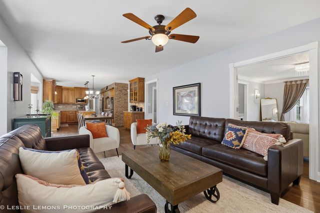 386 Hoyer Court, Naperville, IL 60565