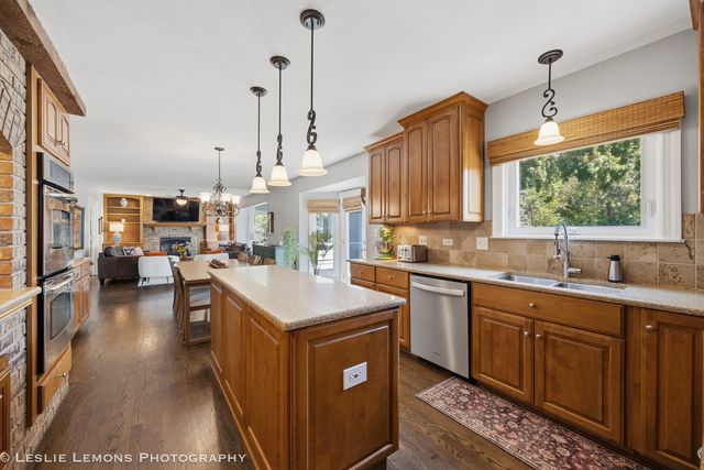 386 Hoyer Court, Naperville, IL 60565