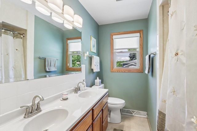 1005 N Sumac DRIVE, Janesville, WI 53545