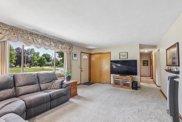 1005 N Sumac DRIVE, Janesville, WI 53545