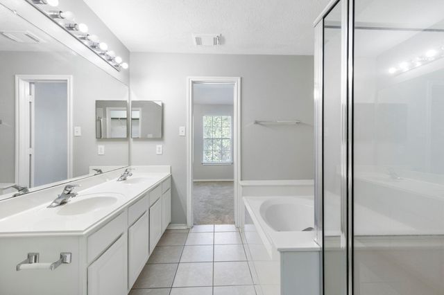 230 Blushwood Place, The Woodlands, TX 77382