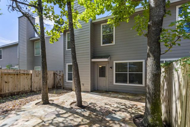 230 Blushwood Place, The Woodlands, TX 77382