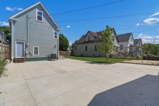 3719 E Barnard AVENUE, Cudahy, WI 53110
