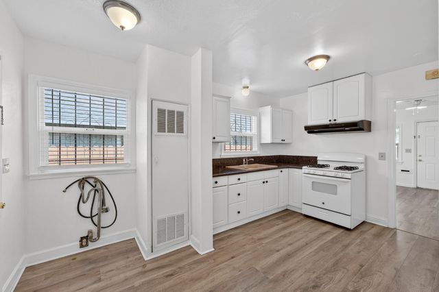 3244 16th ave, Sacramento, CA 95820