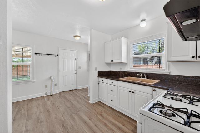 3244 16th ave, Sacramento, CA 95820