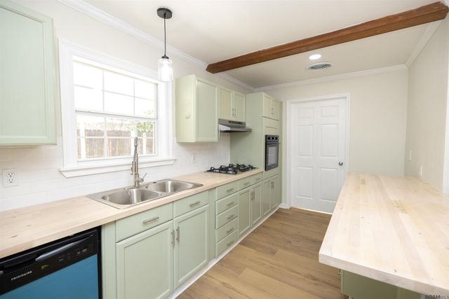 10940 Black Oak Dr, Baton Rouge, LA 70815