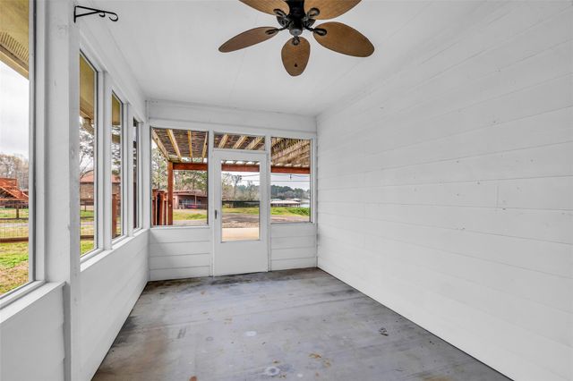 431 W Lake Shore Drive, Livingston, TX 77351