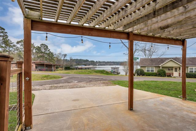 431 W Lake Shore Drive, Livingston, TX 77351