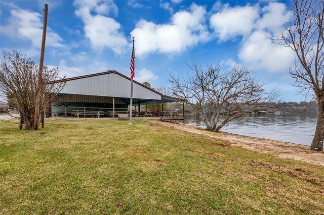 431 W Lake Shore Drive, Livingston, TX 77351