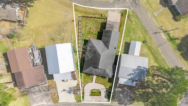 431 W Lake Shore Drive, Livingston, TX 77351