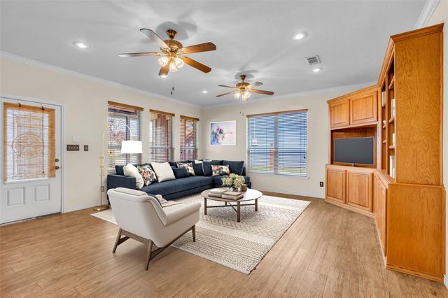 431 W Lake Shore Drive, Livingston, TX 77351