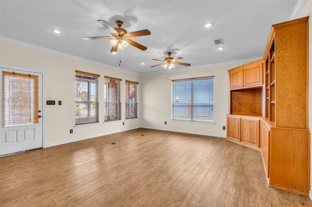 431 W Lake Shore Drive, Livingston, TX 77351