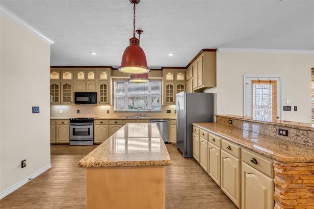 431 W Lake Shore Drive, Livingston, TX 77351