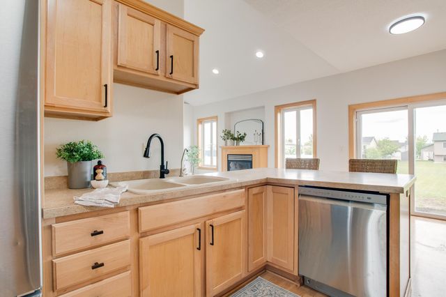 718 N Sedona Drive, West Fargo, ND 58078