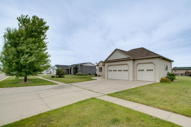 718 N Sedona Drive, West Fargo, ND 58078