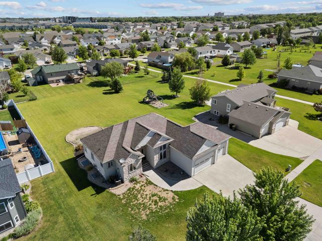 718 N Sedona Drive, West Fargo, ND 58078