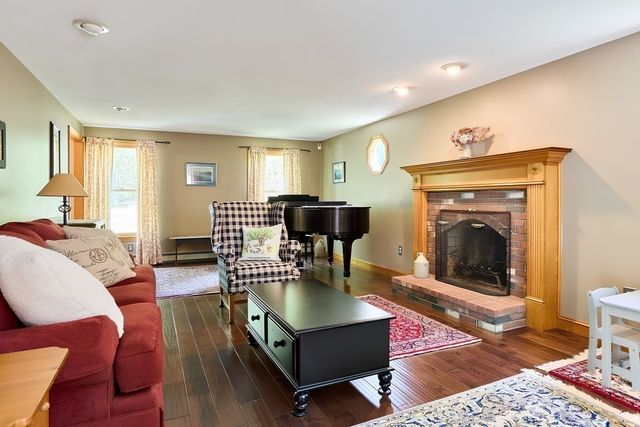 10 Windemere Way, Bridgewater, MA 02324