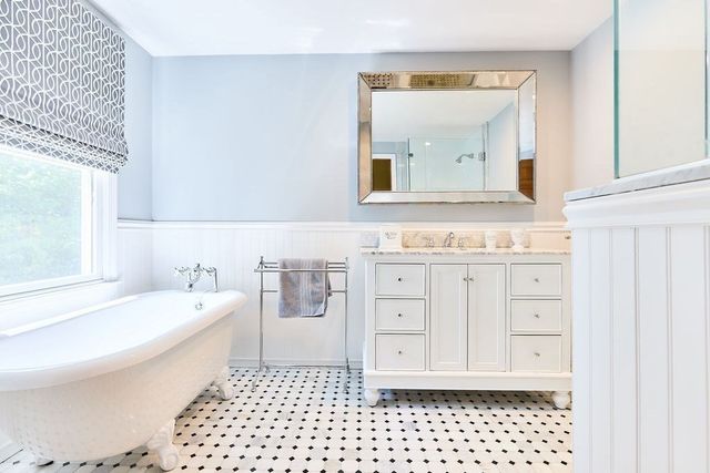 10 Windemere Way, Bridgewater, MA 02324