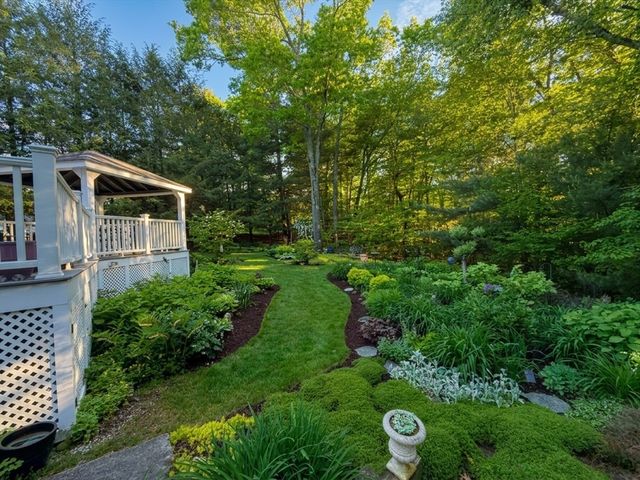 10 Windemere Way, Bridgewater, MA 02324