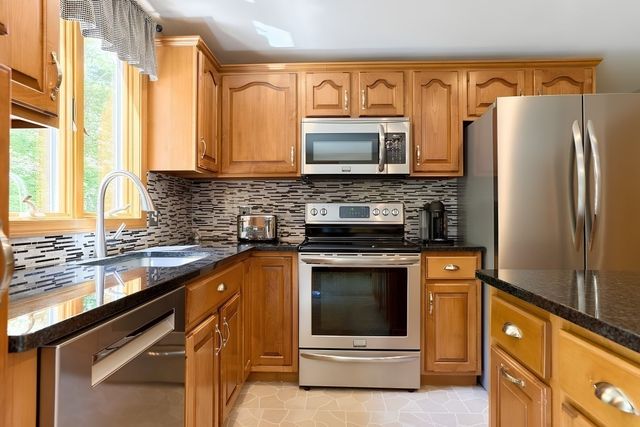 10 Windemere Way, Bridgewater, MA 02324