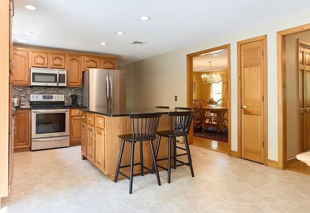 10 Windemere Way, Bridgewater, MA 02324