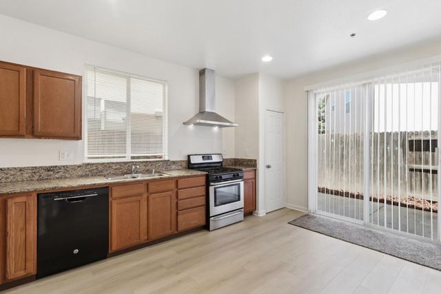 8897 Robbins Rd, Sacramento, CA 95829