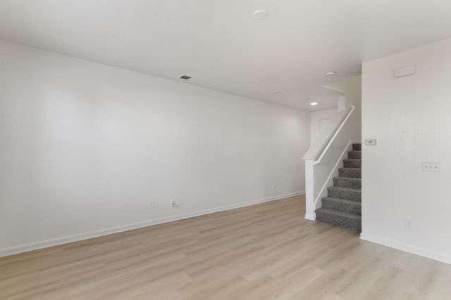 8897 Robbins Rd, Sacramento, CA 95829