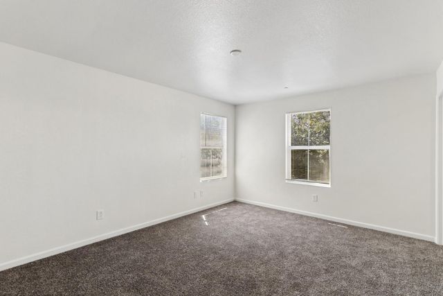 8897 Robbins Rd, Sacramento, CA 95829