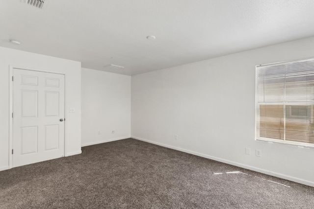 8897 Robbins Rd, Sacramento, CA 95829