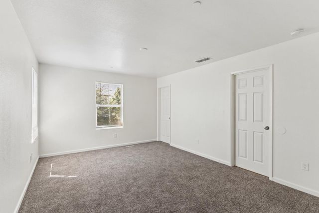 8897 Robbins Rd, Sacramento, CA 95829