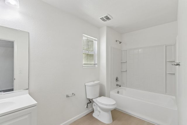 8897 Robbins Rd, Sacramento, CA 95829
