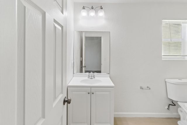 8897 Robbins Rd, Sacramento, CA 95829