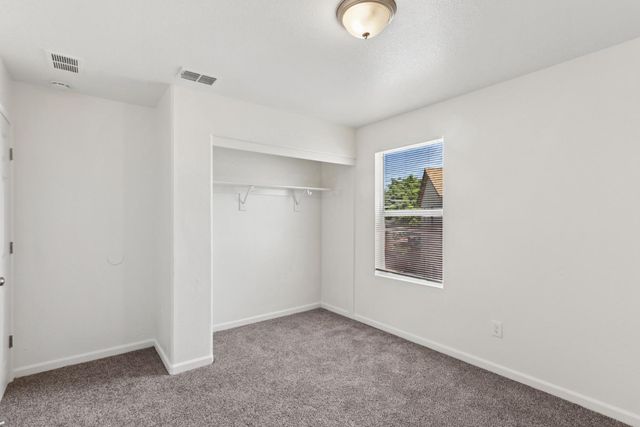 8897 Robbins Rd, Sacramento, CA 95829