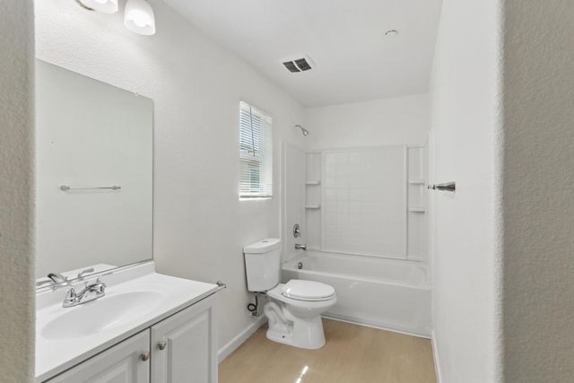 8897 Robbins Rd, Sacramento, CA 95829
