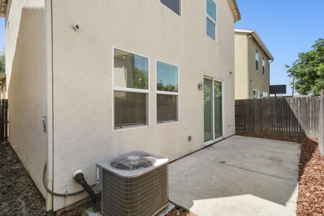 8897 Robbins Rd, Sacramento, CA 95829