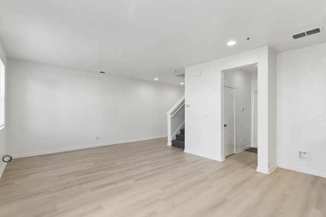 8897 Robbins Rd, Sacramento, CA 95829
