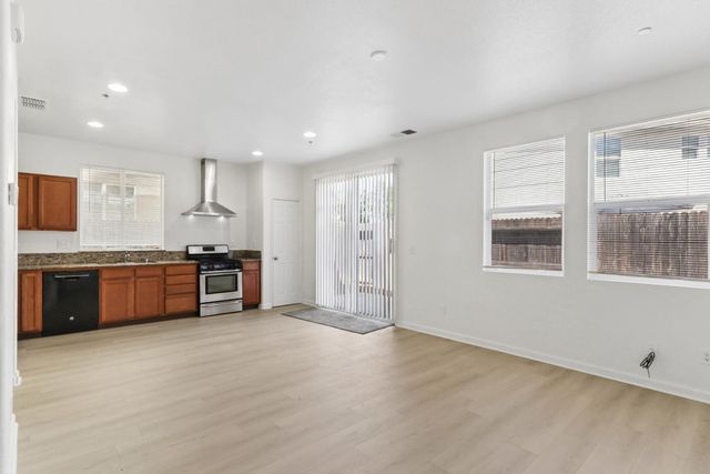 8897 Robbins Rd, Sacramento, CA 95829