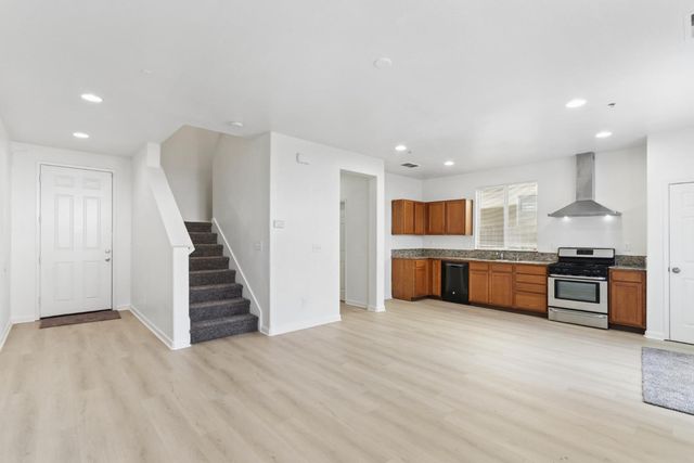 8897 Robbins Rd, Sacramento, CA 95829