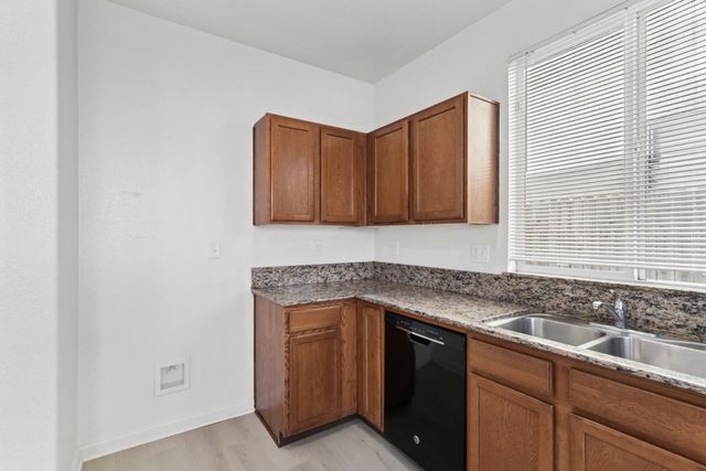 8897 Robbins Rd, Sacramento, CA 95829