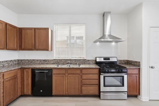 8897 Robbins Rd, Sacramento, CA 95829