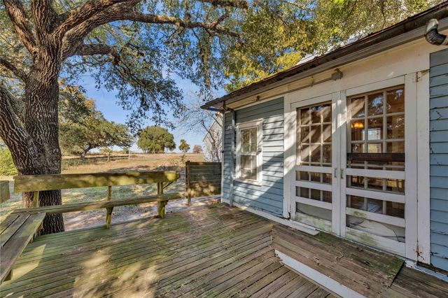 4739 Creamer Creek Rd, La Grange, TX 78945