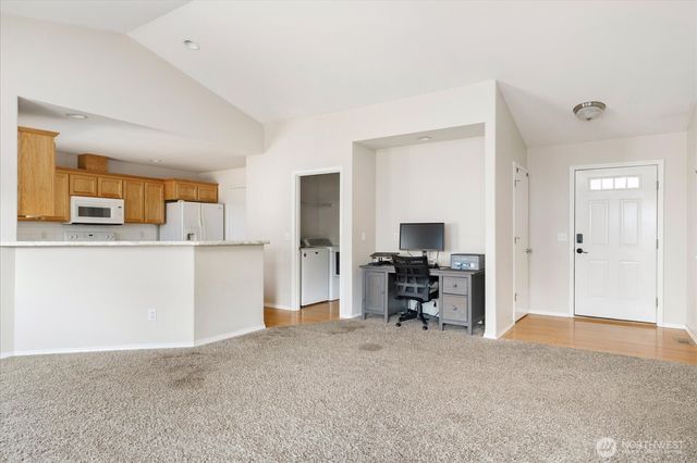 229 NW Cherry Hill Loop, Oak Harbor, WA 98277