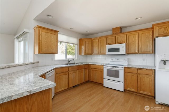229 NW Cherry Hill Loop, Oak Harbor, WA 98277