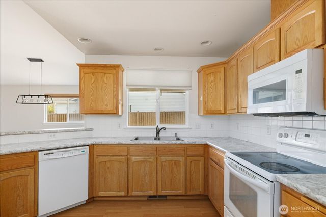 229 NW Cherry Hill Loop, Oak Harbor, WA 98277