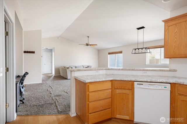 229 NW Cherry Hill Loop, Oak Harbor, WA 98277