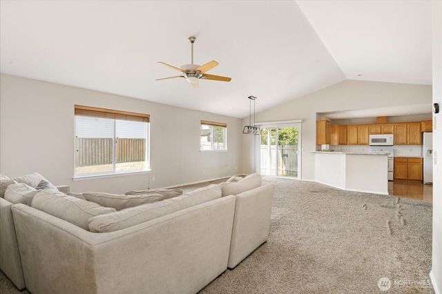 229 NW Cherry Hill Loop, Oak Harbor, WA 98277