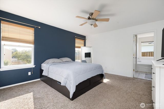 229 NW Cherry Hill Loop, Oak Harbor, WA 98277
