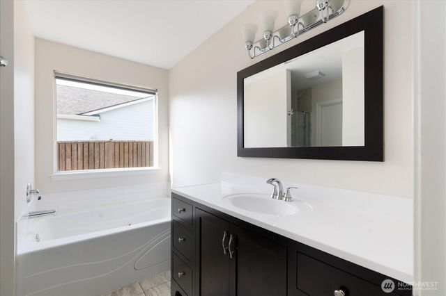 229 NW Cherry Hill Loop, Oak Harbor, WA 98277