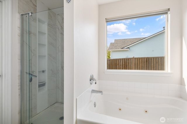 229 NW Cherry Hill Loop, Oak Harbor, WA 98277